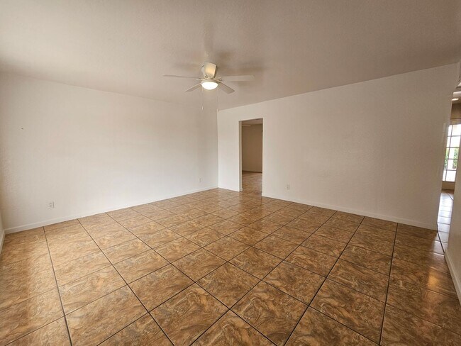 Foto del edificio - Scottsdale - 5 bedroom, 3 bath - Remodeled...