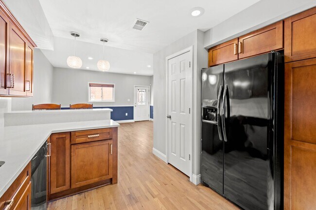 Foto del edificio - Beautifully Renovated 3 bed, 3 bath Home in the Southside Flats