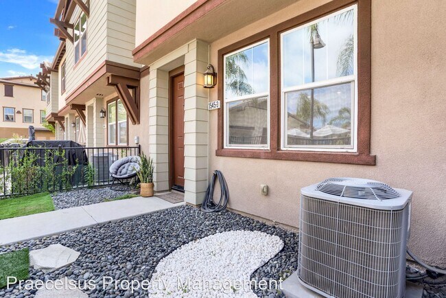 Building Photo - 3 br, 2.5 bath House - 1545 Crown Lane #3