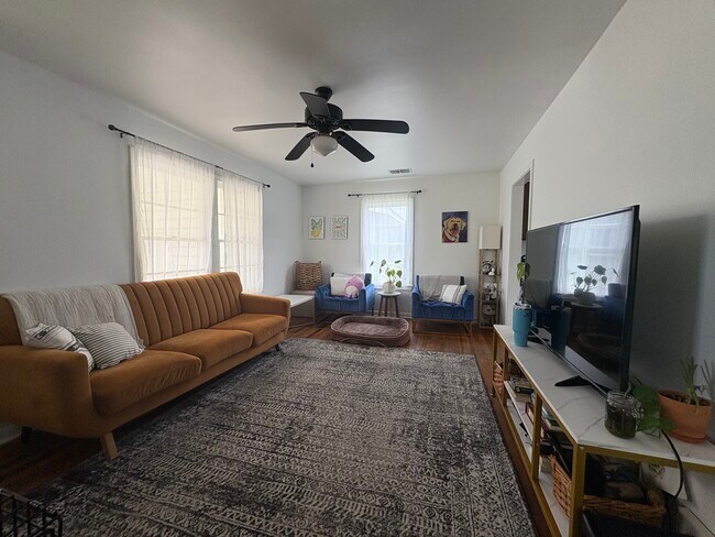 Foto del edificio - 4602 Leslie Ave