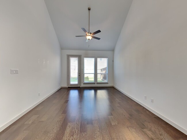 Building Photo - ***$150 OFF LISTED RENT FOR 15-16 MONTH LE...