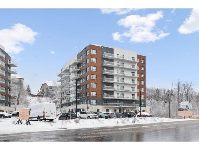 Building Photo - 64 Bd de Lucerne