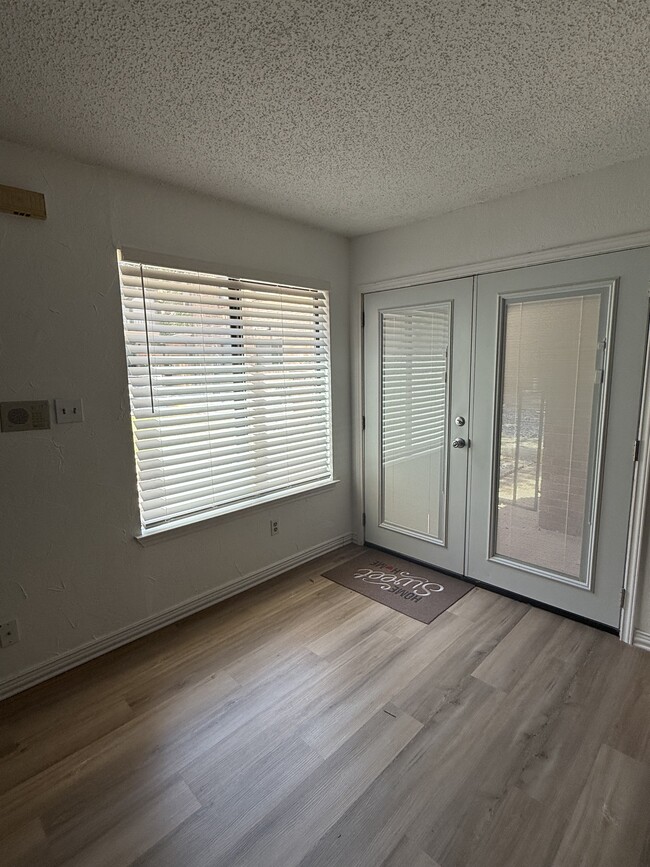 Building Photo - 2310 Bamboo Dr