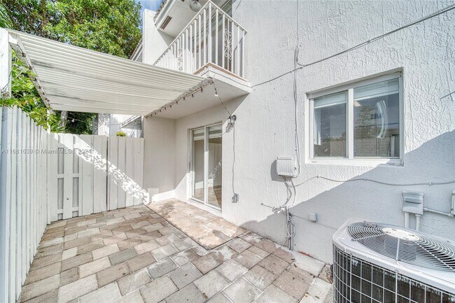 Building Photo - 2720 10th Ave