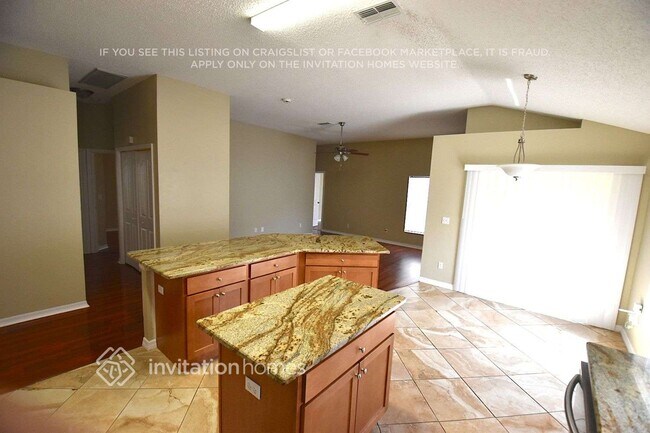 Foto del edificio - 5641 Paddock Trail Dr