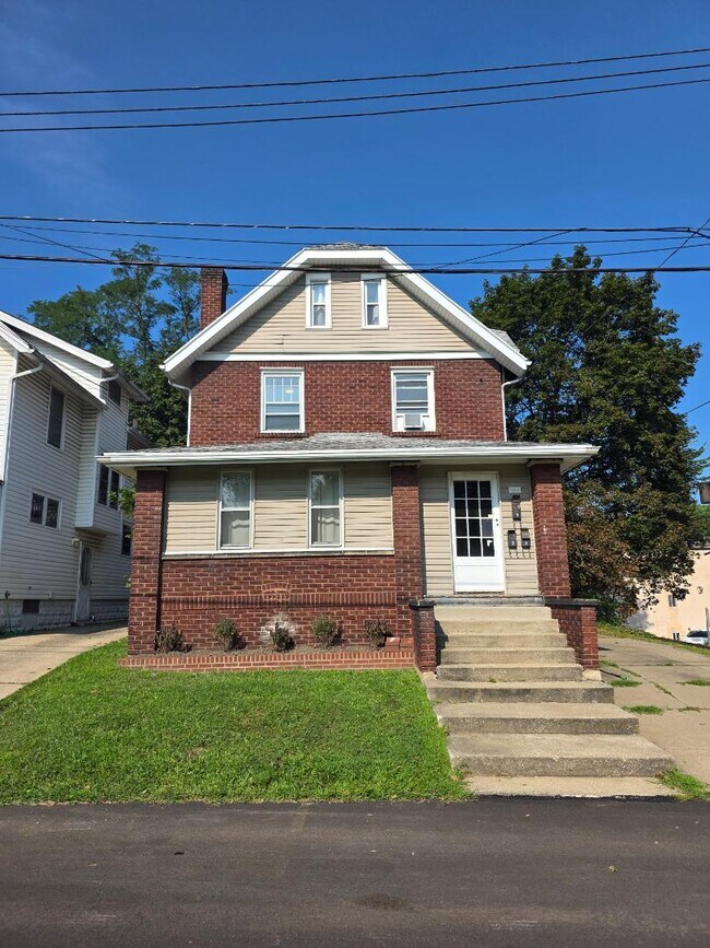 Building Photo - 165 Oak Park Dr