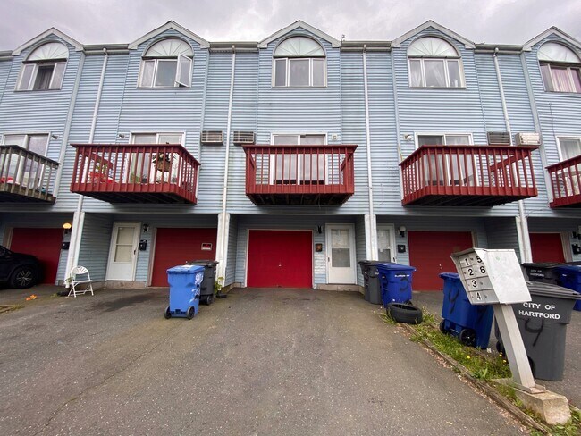 Building Photo - 133 Huntington St