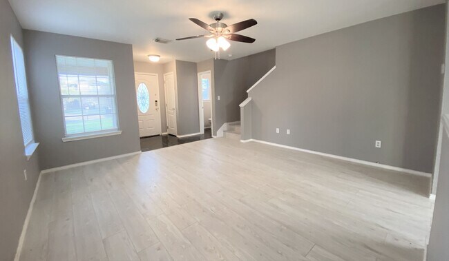 Foto del edificio - Beautiful 3bed/2.5 bath home in a great lo...