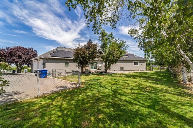 Foto del edificio - 4949 Rau Ln