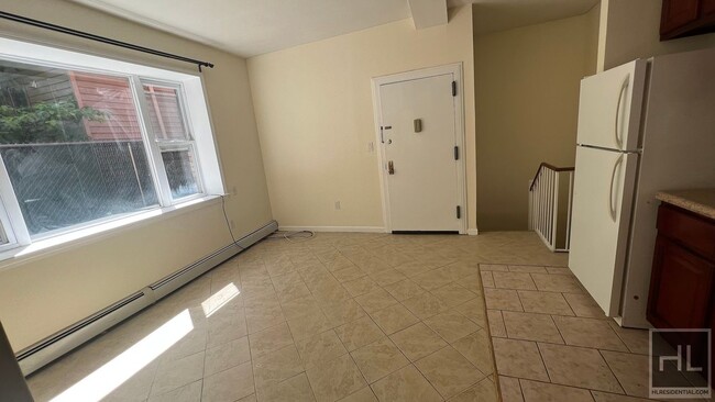 Building Photo - NEWLY RENOVATED 2 BEDROOM W/1.5 FULL BATH/...