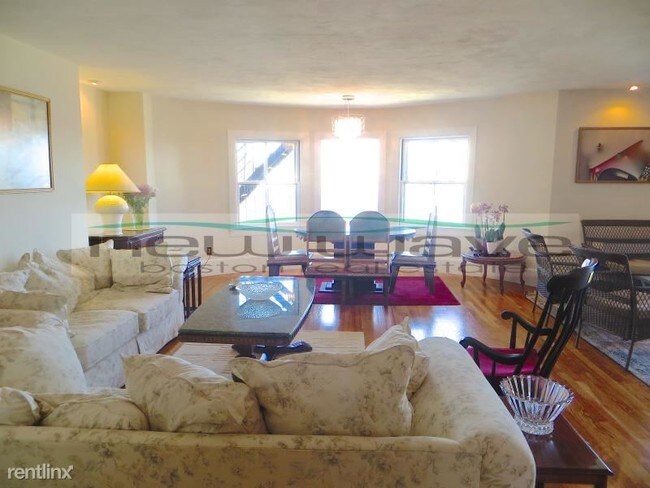 Building Photo - 3 br, 2 bath  - 242 Beacon St Apt 8