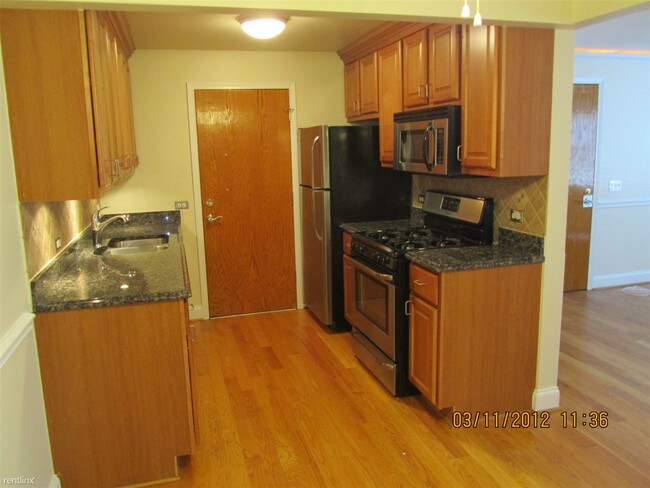 Building Photo - 1 br, 1 bath  - 4929 N East River Rd Unit 2A