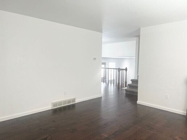 Building Photo - Beautifully Updated Modern Farmhouse 3 bed...
