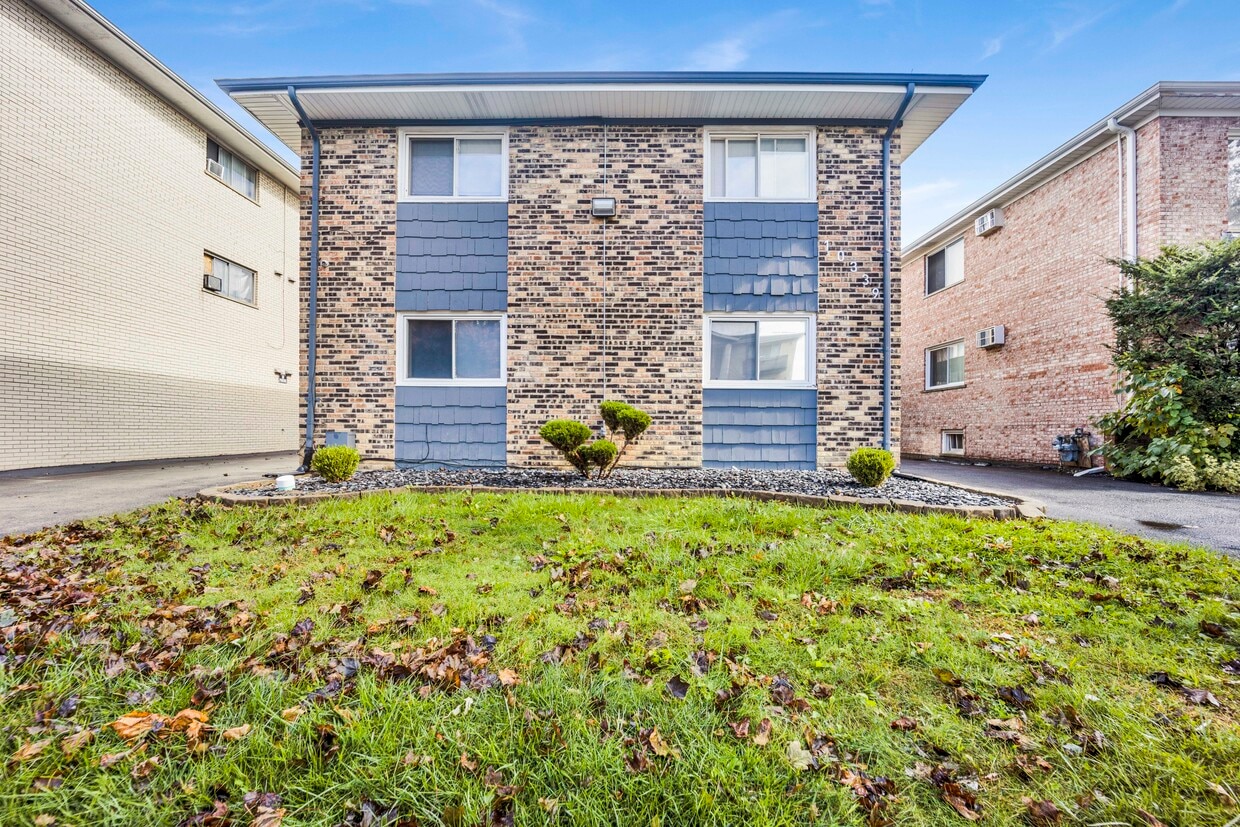 Foto principal - 10339 McVicker Ave