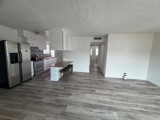 Foto del edificio - One bedroom, One bath. Downstairs unit. 89101