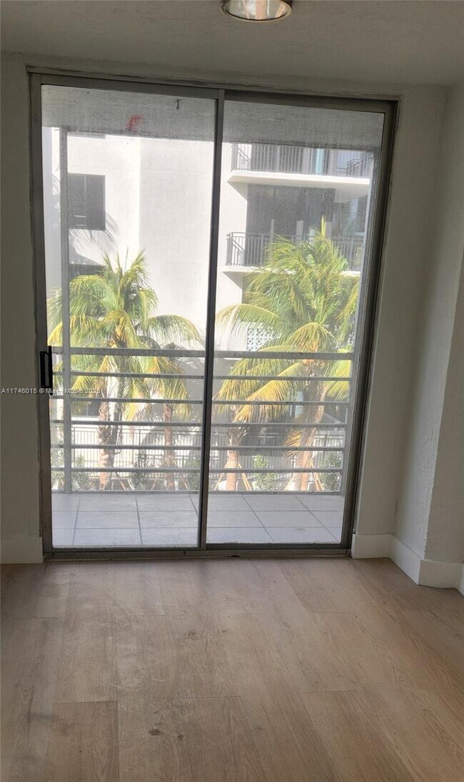 Foto del edificio - 17890 W Dixie Hwy
