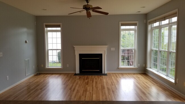 Photo - 1036 Rolling Meadow Ln House