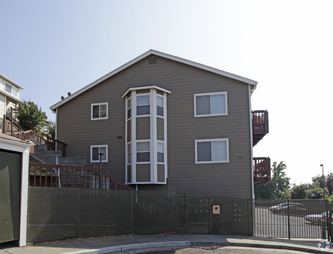 Building Photo - Hillside Terrace