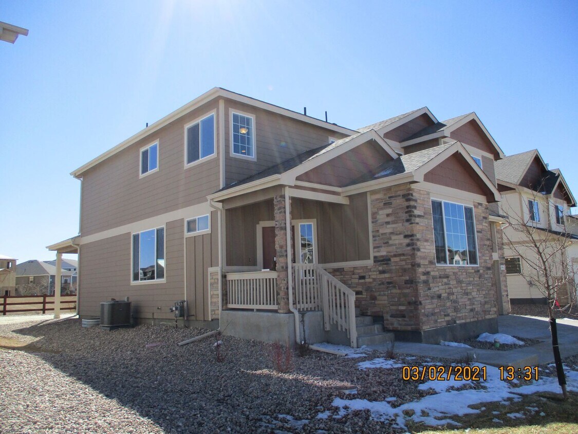 Foto principal - 4 Bed, 2.5 Bath - 2 Story Home in Windsor'...