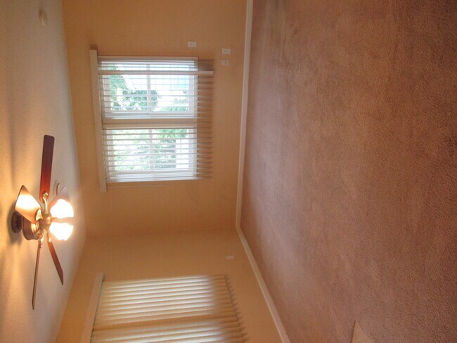 Foto del edificio - 7405 N Pine St