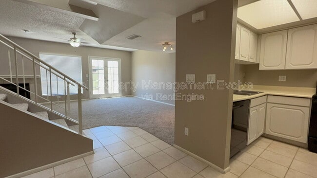 Foto del edificio - 815 E Grovers Ave