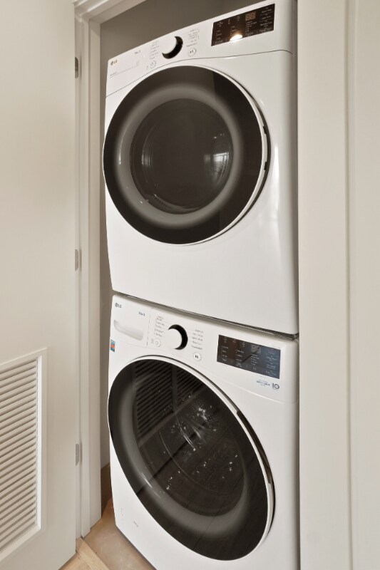 Building Photo - 240 N Union Ave