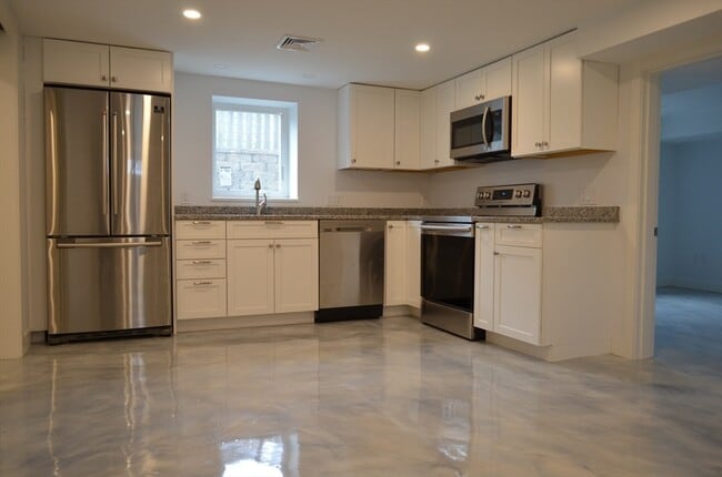 Building Photo - 10 Gloucester Ave