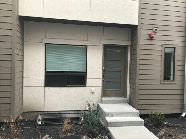 Foto del edificio - 6982 S Brookhill Dr