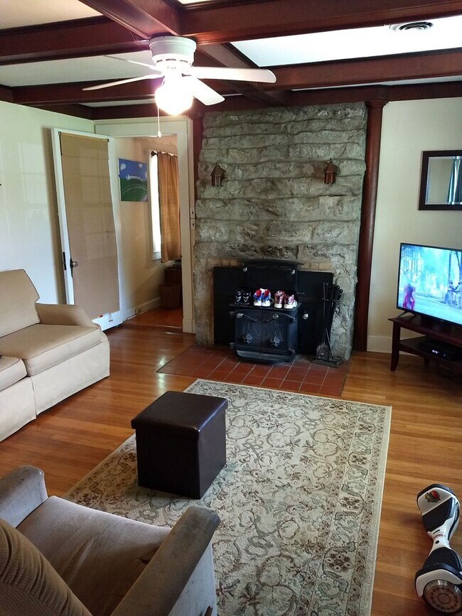 Foto del edificio - 3 Bed/2 Bath Single Fmaily Home