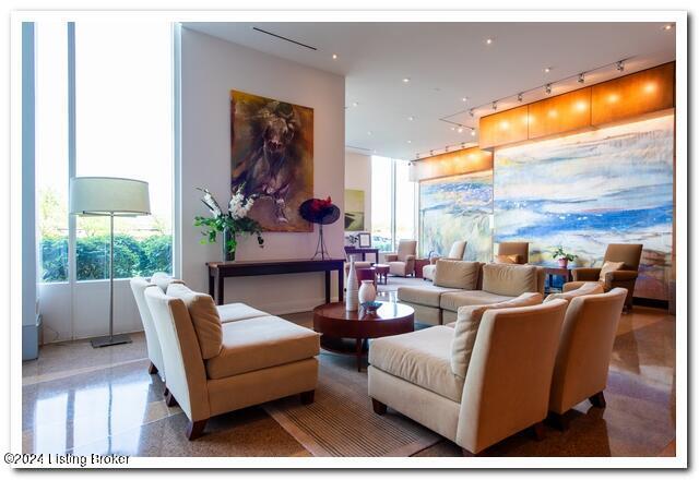 Foto del edificio - 222 E Witherspoon St