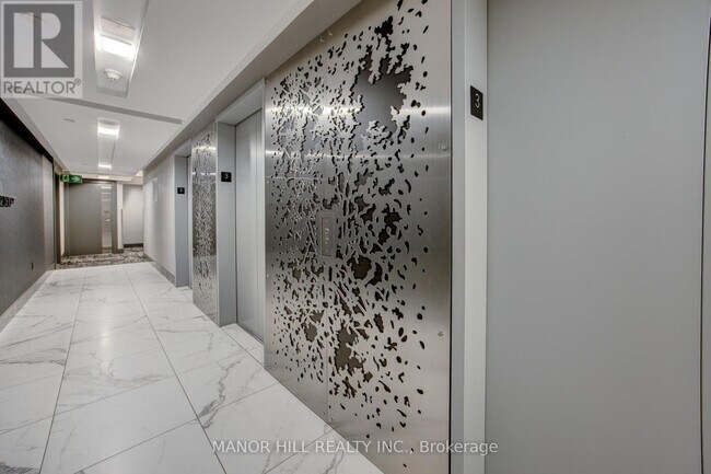 Building Photo - 25 Capreol Ct