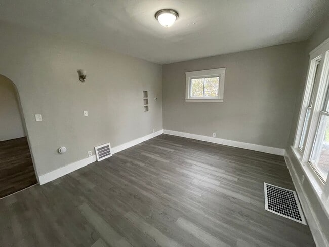 Foto del edificio - 1733-1737 Long Ave