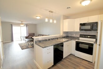 Building Photo - 1396 Hunters Rd