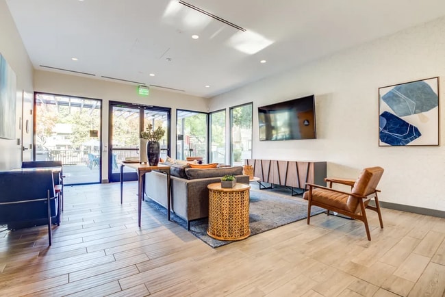 Building Photo - 4000 Ellmar Oaks Dr