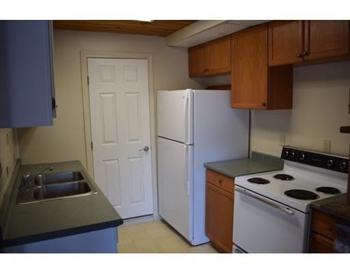 Building Photo - 12 Herricks Ln
