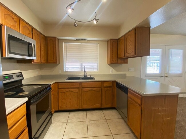 Building Photo - Rustic 3 bd/2 ba 2 Stall Horse Property: C...