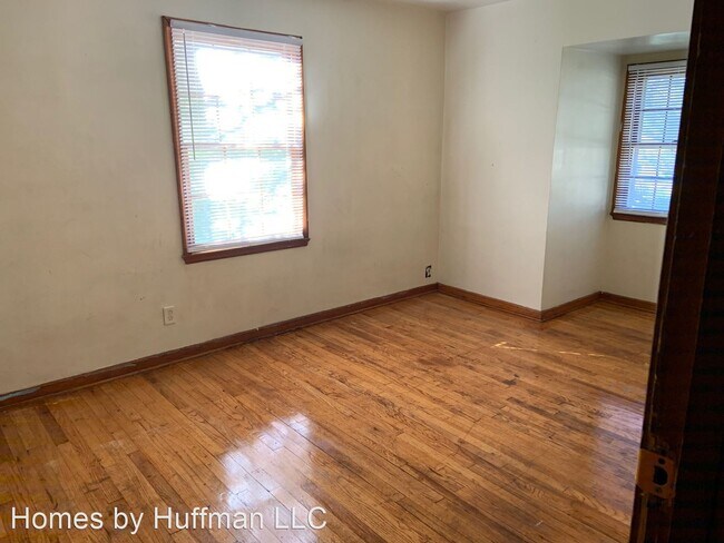Building Photo - 3 br, 1.5 bath House - 801 E Riverside Drive