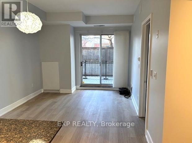 Photo du bâtiment - 100 Champagne Ave S