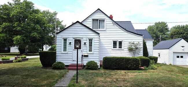 Foto del edificio - 935 Marshall Dr