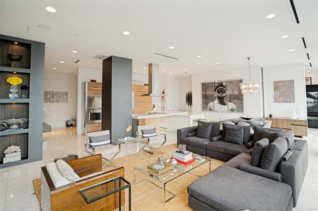 Foto del edificio - 2408 Victory Park Ln