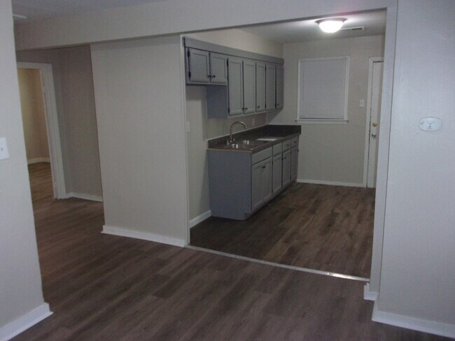 Foto del edificio - 1290 N McNeil St