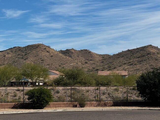 Building Photo - 4 BEDROOM WITH POOL IN DYNAMITE RANCH