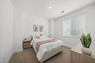 Building Photo - 1586 W Tidwell Rd