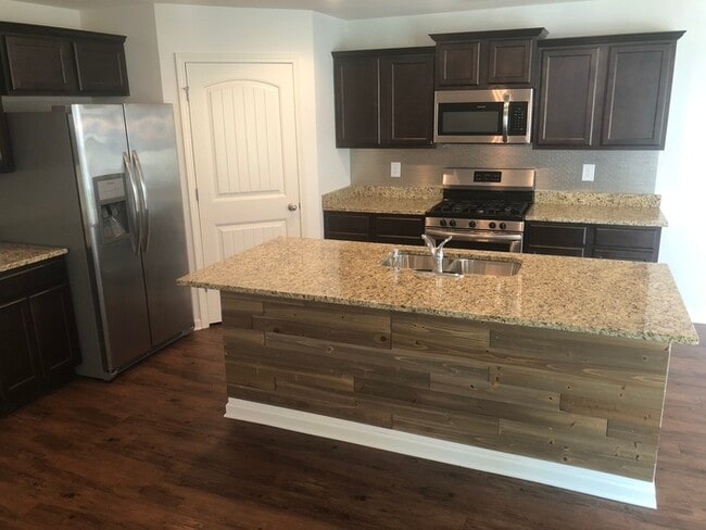 Building Photo - 4659 Woodford Circle