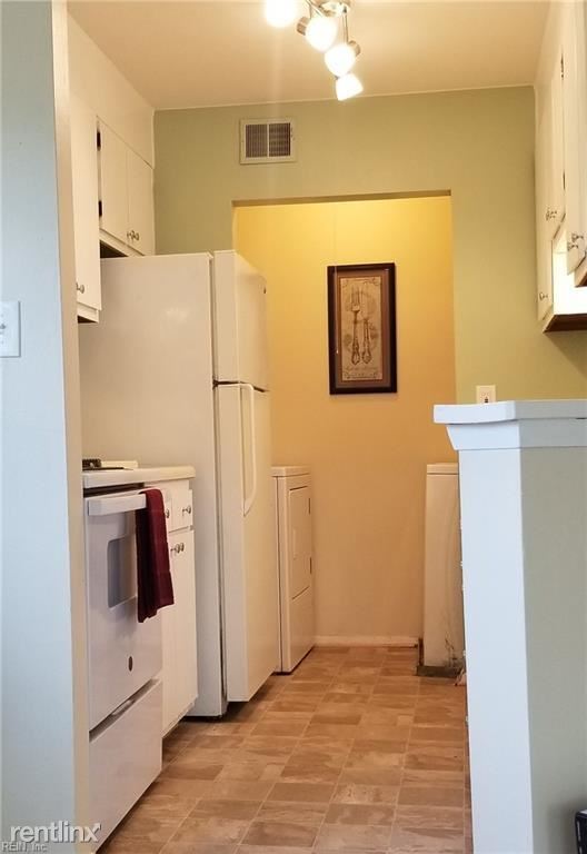 Foto del edificio - 1000 Autumn Woods Ln