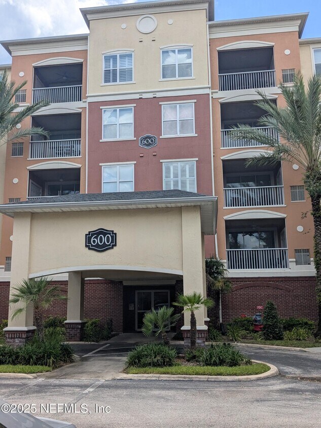 Foto principal - 4480 Deerwood Lake Pkwy