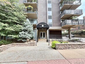 Building Photo - 1150 Vine St