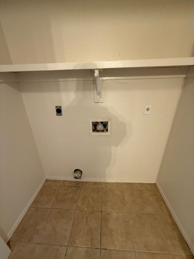 Foto del edificio - 2239 Alma Blvd