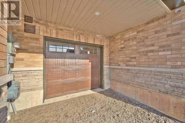 Building Photo - 98 Feather Rd