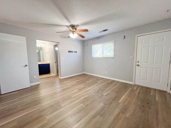 Building Photo - HOUSE - COTTONWOOD